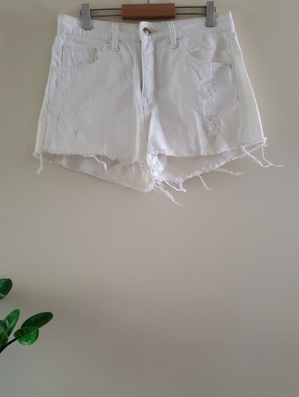 H & M Distressed High Rise Raw Hem Denim Short - 2" Inseam - Sz 28